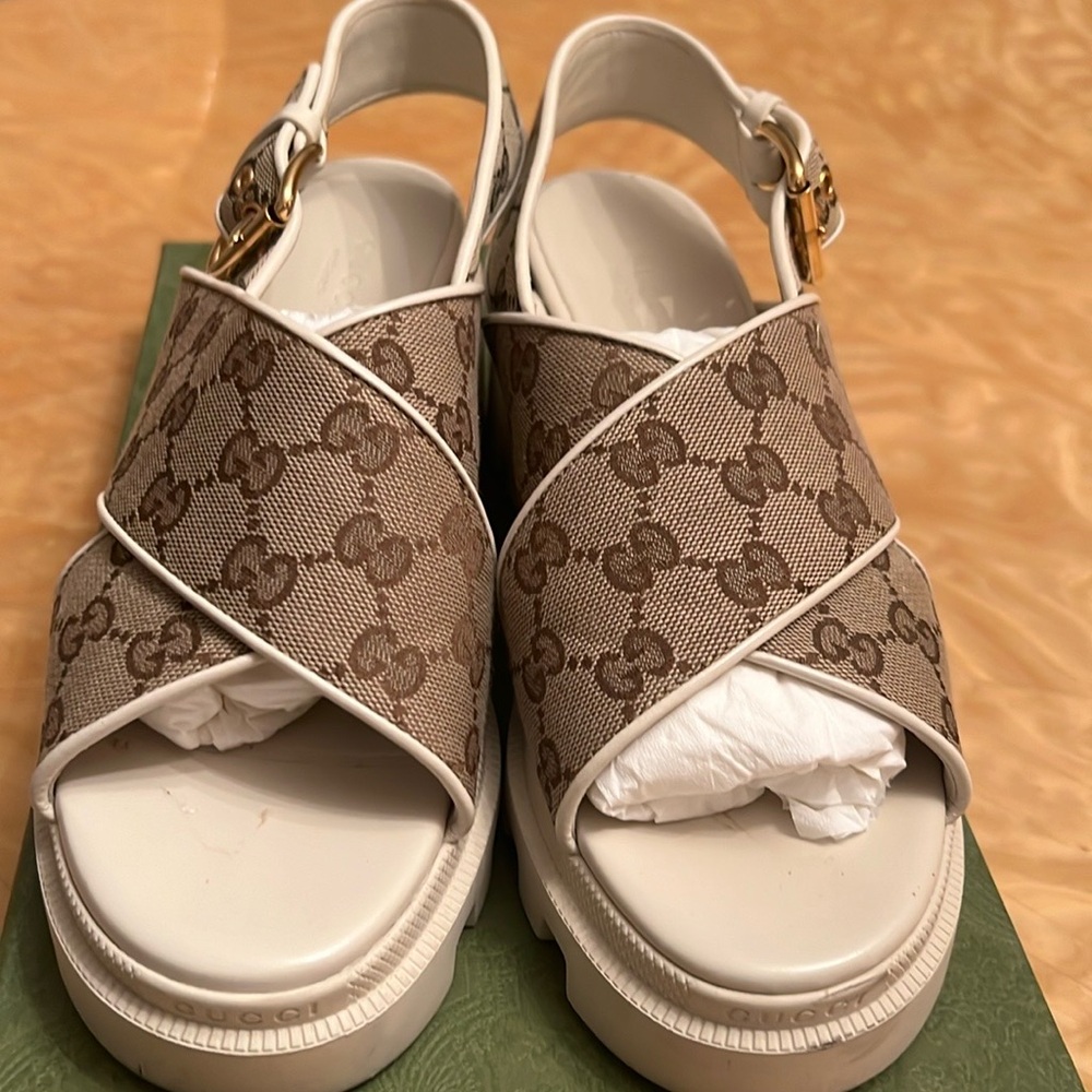 Gucci Brown Monogram Crisscross Sandals with White Trim - Picture 2 of 4